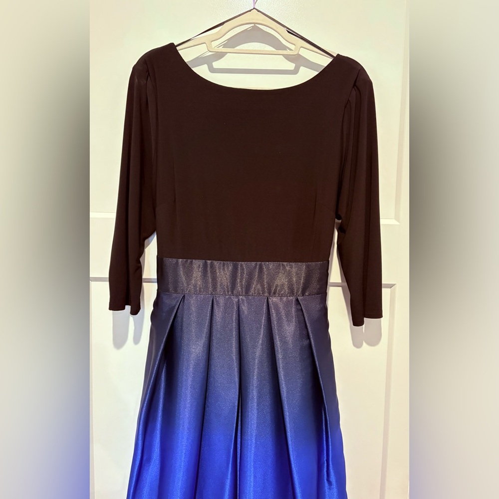 Ignite Elegant Black and Blue Ombré Gown size 14 w/pockets - Picture 8 of 12